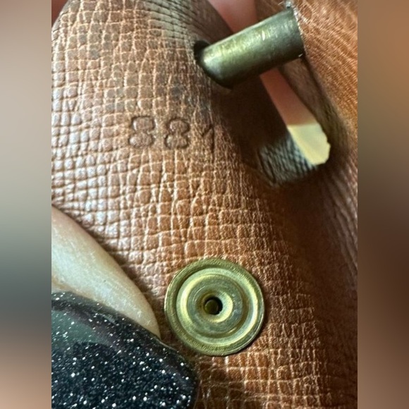 🤎🔑 Louis Vuitton Key Holder 🤎🔑 - Picture 3 of 6